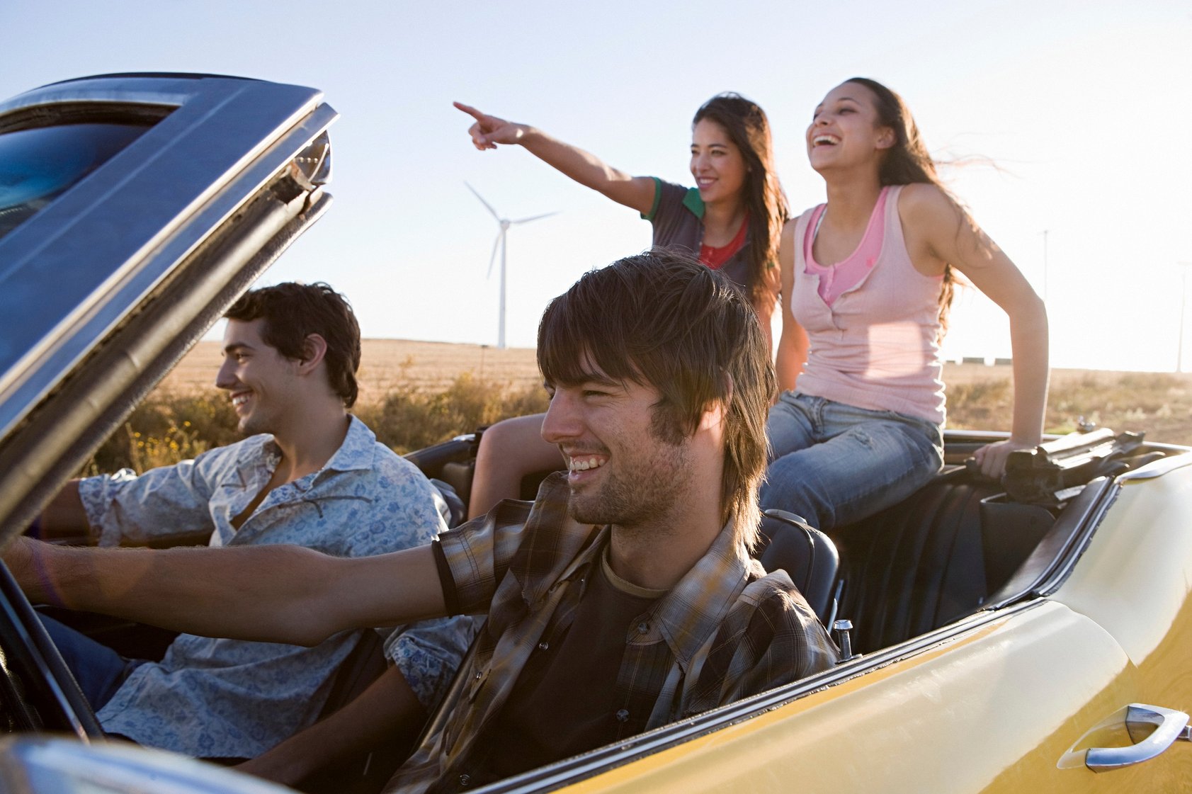 Путешествие группа людей. Веселая поездка. Take a trip. Happy car. Хипстер макс в машине.